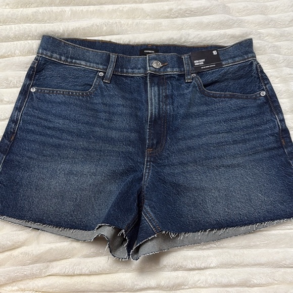 Express High Rise Mom Short - Picture 5 of 6